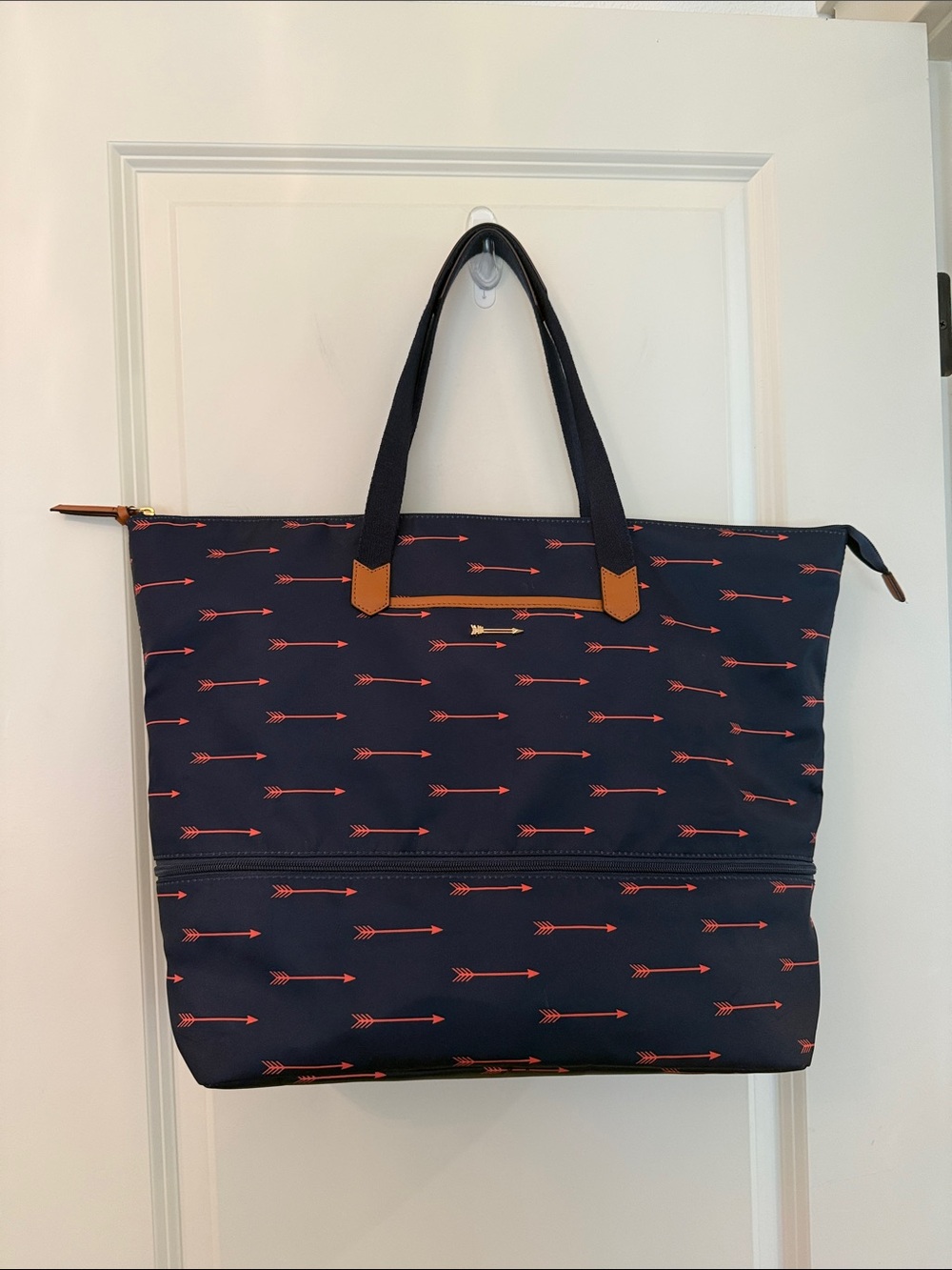 Stella & Dot Daytripper Expandable Travel Tote Navy Coral Arrow Weekender Bag